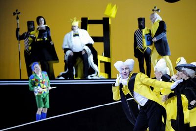 die liebe zu den drei orangen oper premiere wiesbaden die liebe zu den drei orangen oper premiere wiesbaden