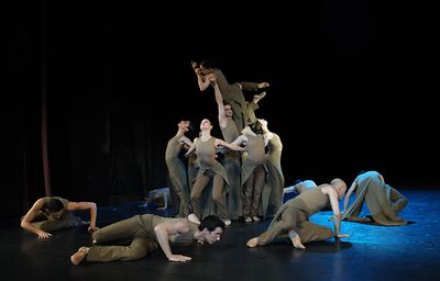Explosive Gruppenchoreografie - die Deutsche Tanzkompanie Neustrelitz