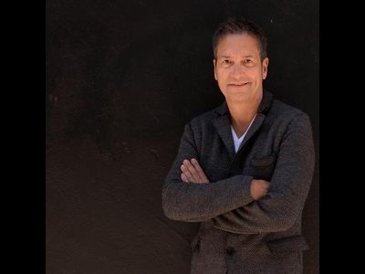 Dieter Nuhr studierte in Essen in der Malerklasse von Laszlo Lakner