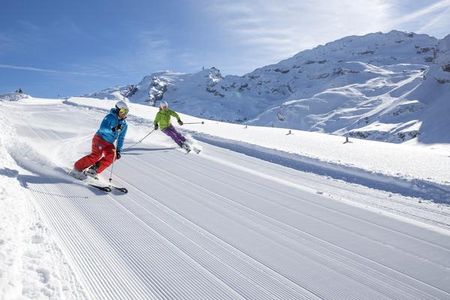 Das Skigebiet Engelberg Titlis in der Zentralschweiz oeffnet bereits am 12. Oktober 2019 seine ersten Pisten