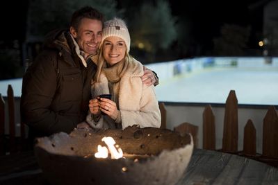 In der stillen Jahreszeit von November bis Neujahr erleben Schenna-Urlauber die Südtiroler Gemeinde besonders stimmungsvoll – etwa während der langen Shopping-Abende von Schenna leuchtet