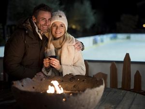 In der stillen Jahreszeit von November bis Neujahr erleben Schenna-Urlauber die Südtiroler Gemeinde besonders stimmungsvoll – etwa während der langen Shopping-Abende von Schenna leuchtet In der stillen Jahreszeit von November bis Neujahr erleben Schenna-Urlauber die Südtiroler Gemeinde besonders stimmungsvoll – etwa während der langen Shopping-Abende von Schenna leuchtet