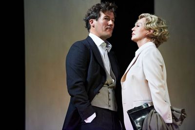 mit Lady Windermeres Fächer setzt das Theater in der Josefstadt seinen erfolgreichen Saisonauftakt fort mit Lady Windermeres Fächer setzt das Theater in der Josefstadt seinen erfolgreichen Saisonauftakt fort