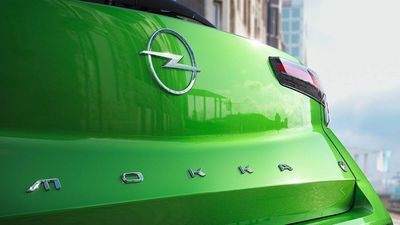 Erstes Modell mit neuem Logo der Opel Mokka