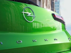 Erstes Modell mit neuem Logo der Opel Mokka Erstes Modell mit neuem Logo der Opel Mokka