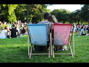 innogy stellt 30 Liegestuehle und rund 40 Sitzsaecke zu den Park Sounds zur Verfuegung innogy stellt 30 Liegestuehle und rund 40 Sitzsaecke zu den Park Sounds zur Verfuegung