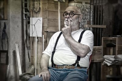 Willy L. Bitter in seinem Atelier in Hilden