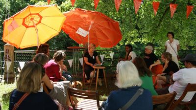Hier gehts gemütlich zu - Bücherflohmarkt an der Isar