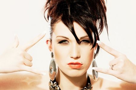 Anika Karabas alias Hella Donna praesentiert neue Singleauskoppelung aus neuem Album