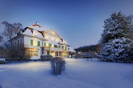 Ruhige Wintertage inmitten der oberbayerischen Natur verbringen Gäste des Schlossgut Oberambach am Starnberger See