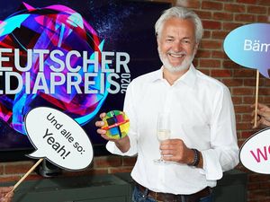 Das W&V-Team gratuliert Matthias Dang ist Media-Persoenlichkeit des Jahres 2020 Das W&V-Team gratuliert Matthias Dang ist Media-Persoenlichkeit des Jahres 2020