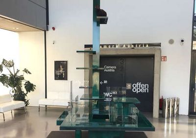 Oliver Klimpel Katzenbaum für die Kunst, 2019, Foyer des Kunsthaus Graz