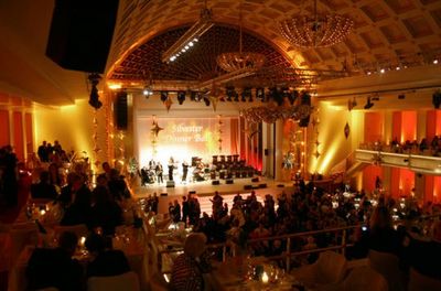 Atmosphaere auf dem Silvester Dinner Ball mit Konzert und Musik