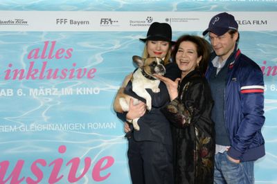Nadja Uhl mit Hund Chica (Dr. Freud), Hannelore Elsner, Hinnerk Schoenemann