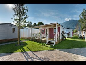 Camping oder Glamping in River Lodges und Igloo Tubes – der Tessiner 5-Sterne-Platz Campofelice am Lago Maggiore gilt als einer der besten der Schweiz