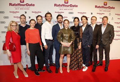Auf dem Foto v.l.n.r.: Anna Jetel, Germar Tetzlaff, Adina Mungenast, Stefan Gaertner, Frederik Goetz, David Dietl, Alicia von Rittberg, Nilam Farooq, Marc Benjamin, Benjamin Bach, Thomas Peter Friedl