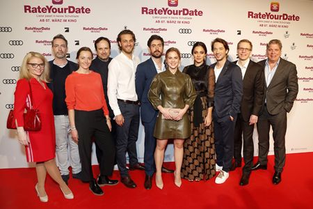 Auf dem Foto v.l.n.r.: Anna Jetel, Germar Tetzlaff, Adina Mungenast, Stefan Gaertner, Frederik Goetz, David Dietl, Alicia von Rittberg, Nilam Farooq, Marc Benjamin, Benjamin Bach, Thomas Peter Friedl