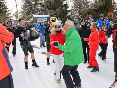 Geselligkeit während der „Musi-Skiwoche“: Die ganze Schlager-Familie feiert gemeinsam