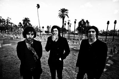 Beware of Darkness spielen Rock'n'roll aus dem Jenseits