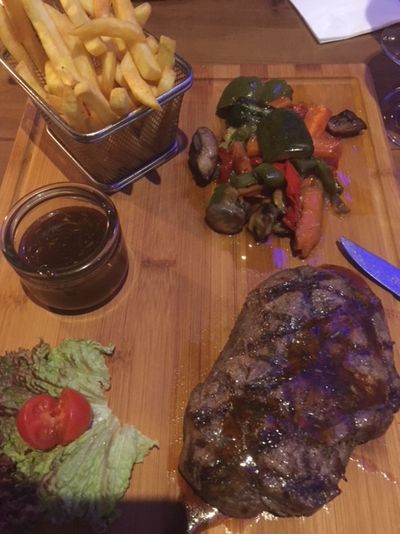 So stellt sich die GFDK Essen und Trinken Redaktion eine Mahlzeit im Kloster vor