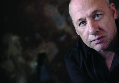 Mark Knopfler ist mehrfacher Grammygewinner dank seiner musikalischen Leistung.