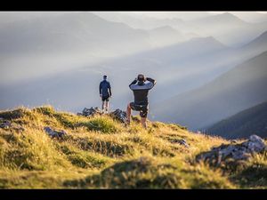 Beim Personal Training in Bad Reichenhall werden Maenner individuell von Sporttherapeuten betreut Beim Personal Training in Bad Reichenhall werden Maenner individuell von Sporttherapeuten betreut