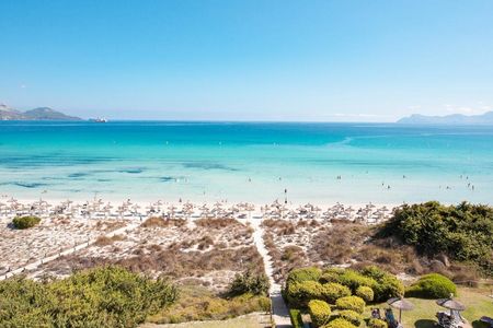 Die Playa de Muro gehört zu den schönsten Stränden der Welt – und liegt fußläufig zum Fünf-Sterne-Grupotel Parc Natural & Spa