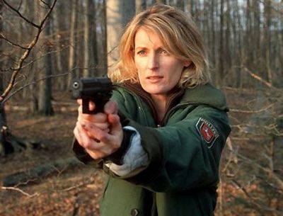 Im Dezember ermittelt Charlotte Lindholm (Maria Furtwängler) an zwei aufeinanderfolgenden Sonntagen in demselben Fall: „Tatort: Wegwerfmädchen“ und „Tatort: Das goldene Band“ heißen die NDR Krimis aus Niedersachsen, in denen die Kommissarin emotional an ihre Grenzen kommt.