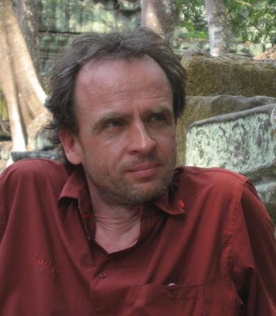 Georg Maas ist ein deutscher freischaffender Drehbuchautor und Regisseur.