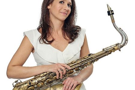 Am Freitag, den 02. Juni, präsentiert die französische Saxophonistin Christine Corvisier ab 19.30 Uhr mit ihrem Quintett die weltberühmten Chansons ihrer Kindheit