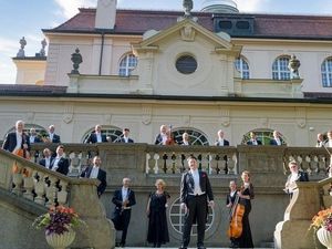 Unter Musik-Liebhabern sind die Bad Reichenhaller Philharmoniker und ihr Chefdirigent Daniel Spaw unter anderem für spektakuläre Live-Events Unter Musik-Liebhabern sind die Bad Reichenhaller Philharmoniker und ihr Chefdirigent Daniel Spaw unter anderem für spektakuläre Live-Events