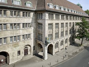 Das Unternehmen Bahlsen aeussert sich zum Thema Zwangsarbeiter Das Unternehmen Bahlsen aeussert sich zum Thema Zwangsarbeiter
