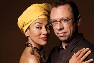 Maria João,Mário Laginha,James Morrison, John McLaughlin, Richard Gaillano, Chris Barber, Joscho Stephan, Klazz Brothers und David Orlowsky kann man aus nächster Nähe belauschen, ja sogar meist direkt ‚auf die Finger sehen‘ - ein einmalig intensives Konzerterlebnis.