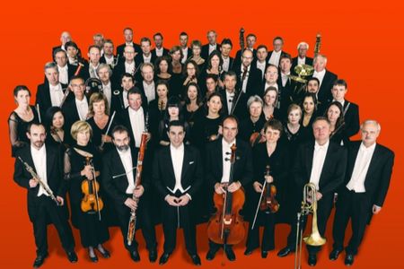 Chefdirigent Marco Comin und das Orchester des Staatstheaters am Gaertnerplatz