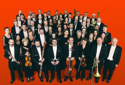 Chefdirigent Marco Comin und das Orchester des Staatstheaters am Gaertnerplatz