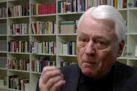 Alexander Kluge der Frage nach, was Corona fuer unsere Gesellschaftsordnung und buergerliche Freiheit bedeutet