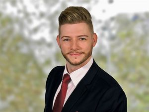 Prof. Dr. Christian Helmrich hat den Tag der Liebenden unter die Lupe genommen Prof. Dr. Christian Helmrich hat den Tag der Liebenden unter die Lupe genommen