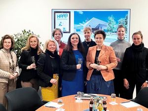Vera Ihlefeldt-Schlipköter, Nicole Simon, Ulrike Gewehr, Ulrike Kahmann, Kathrin de Blois, Annette Elias, Christa Stein, Maria Mann, Anna Roscina Vera Ihlefeldt-Schlipköter, Nicole Simon, Ulrike Gewehr, Ulrike Kahmann, Kathrin de Blois, Annette Elias, Christa Stein, Maria Mann, Anna Roscina