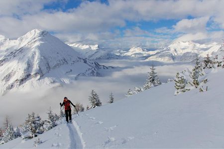 Im Tiroler Lechtal entdecken Gaeste unter fachkundiger Anleitung alternative Sportarten und geniessen dabei die Langsamkeit und Ruhe abseits der Piste