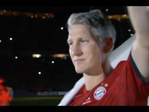 Bastian Schweinsteiger bleibt ARD-Experte, trotz Schleichwerbung Bastian Schweinsteiger bleibt ARD-Experte, trotz Schleichwerbung