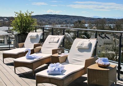 Das Hotel Vier Jahreszeiten Starnberg zieht dank seines Gourmetrestaurant Aubergine auch Feinschmecker und Kurzurlauber ins oberbayerische Fuenfseenland