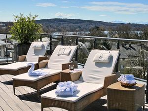 Das Hotel Vier Jahreszeiten Starnberg zieht dank seines Gourmetrestaurant Aubergine auch Feinschmecker und Kurzurlauber ins oberbayerische Fuenfseenland
