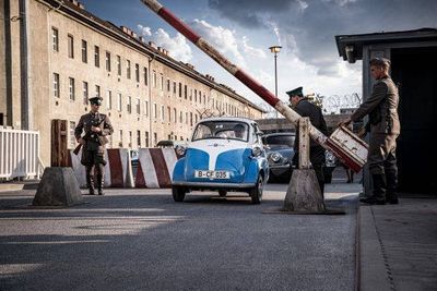 30 Jahre nach dem Fall der Berliner Mauer erzaehlt BMW in dem Film The Small Escape die Geschichte einer Flucht mit einer Isetta