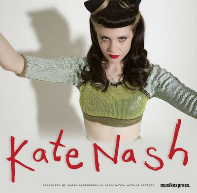 Die gebürtige Londonerin Kate Nash gehört zu den großen Indie-Pop-Sensationen der vergangenen Jahre. Die Sängerin, Gitarristin, Pianistin und versierte Songwriterin hat ihren Einstieg ins Musikbusiness vollkommen alleine geschafft