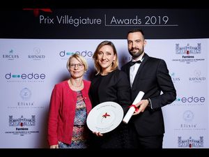 Freuen sich ueber die Auszeichnung Livia Leu Schweizer Botschafterin in Frankreich, Caroline Jenny Head of Marketing und Communications, Grand Hotel Les Trois Rois und Anthony Kleiber Freuen sich ueber die Auszeichnung Livia Leu Schweizer Botschafterin in Frankreich, Caroline Jenny Head of Marketing und Communications, Grand Hotel Les Trois Rois und Anthony Kleiber
