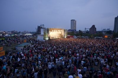 MS Dockville Festival begruesst internationale und nationale Kuenstler
