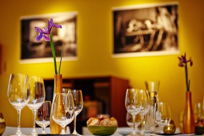 Essen und Trinken einfach geniessen gedeckter Tisch