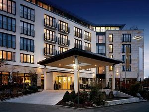 Das Hotel Vier Jahreszeiten Starnberg zieht dank seines Gourmetrestaurant Aubergine auch Feinschmecker und Kurzurlauber ins oberbayerische Fuenfseenland Das Hotel Vier Jahreszeiten Starnberg zieht dank seines Gourmetrestaurant Aubergine auch Feinschmecker und Kurzurlauber ins oberbayerische Fuenfseenland