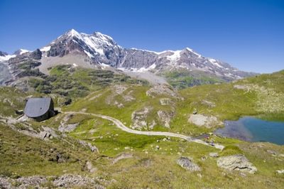 Schutzhuette Cabane de Chanrion in den Walliser Alpen