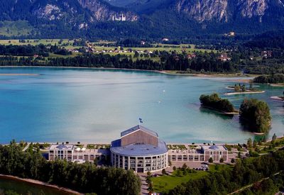 Die Hauptaufführung bei den „Musikfestspielen Königswinkel“ im Füssener Festspielhaus Neuschwanstein gegenüber des weltberühmten Schlosses ist auch 2023 eine Richard-Wagner-Oper. „Der fliegende Holländer“ soll einmal mehr an die Bindung zwischen dem Komponisten und dem bayerischen König Ludwig II. erinnern